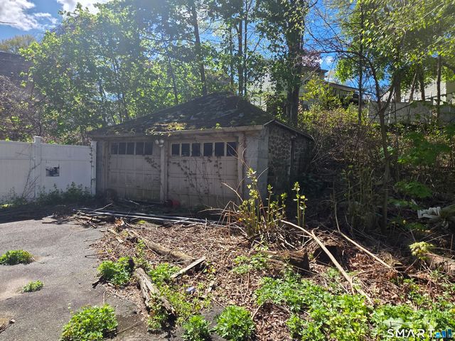 84 Nottingham Terrace, Waterbury, CT 06704