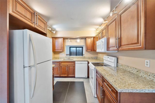 2157 NW 37TH 2157, Coconut Creek, FL 33066