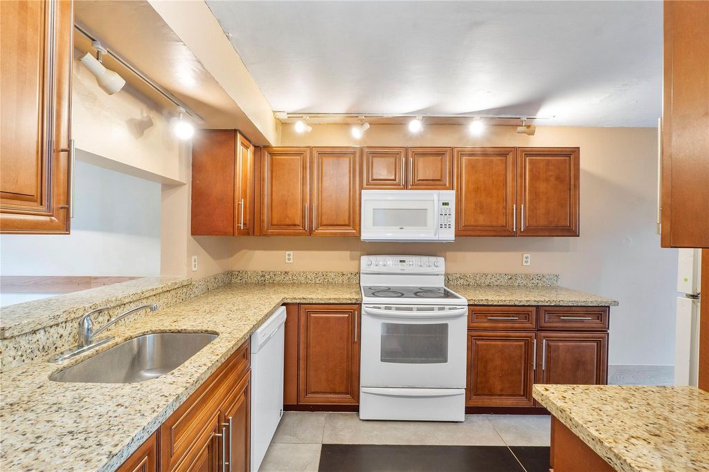 2157 NW 37TH 2157, Coconut Creek, FL 33066