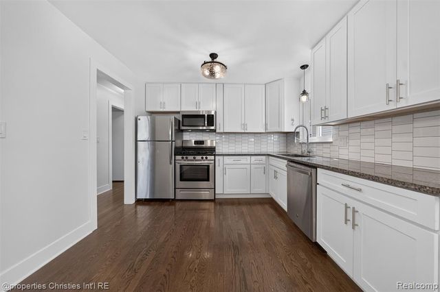 27856 Lenox Avenue, Madison Heights, MI 48071