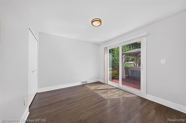 27856 Lenox Avenue, Madison Heights, MI 48071