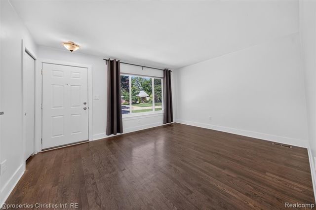 27856 Lenox Avenue, Madison Heights, MI 48071