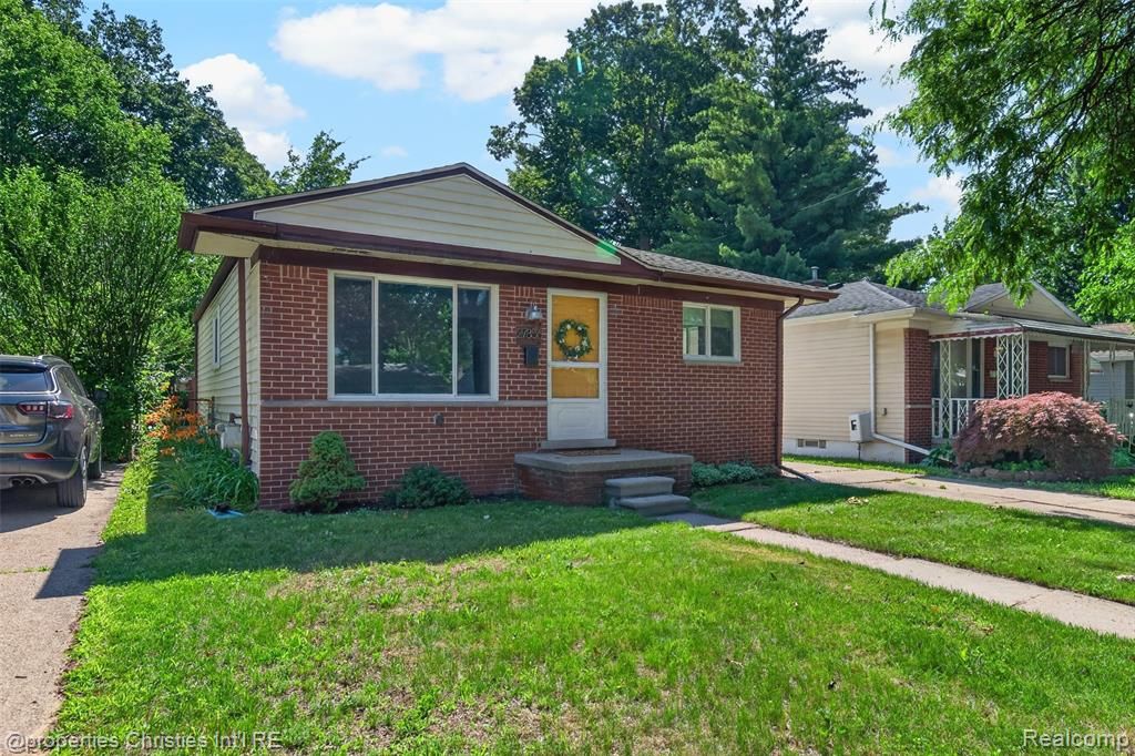 27856 Lenox Avenue, Madison Heights, MI 48071