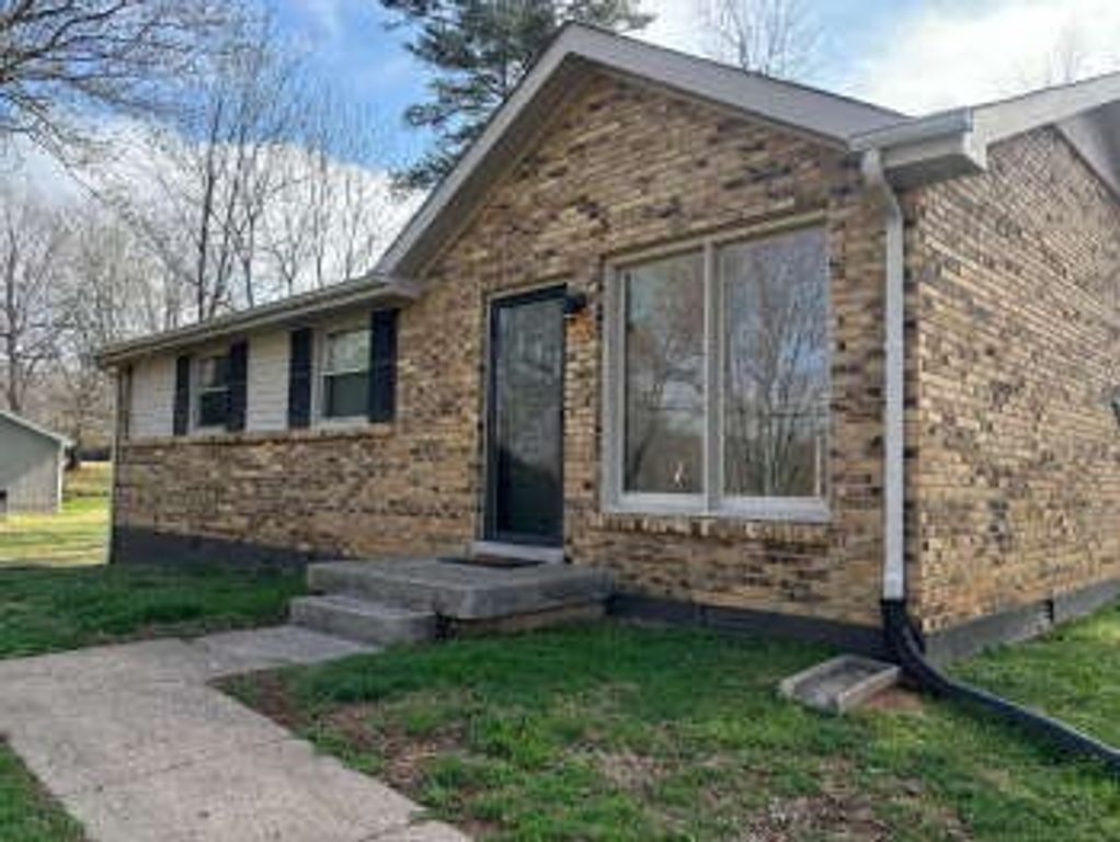 1322 Shady Lawn Dr, Clarksville, TN 37043