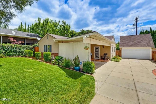 1608 N Grand Oaks Avenue, Pasadena, CA 91104