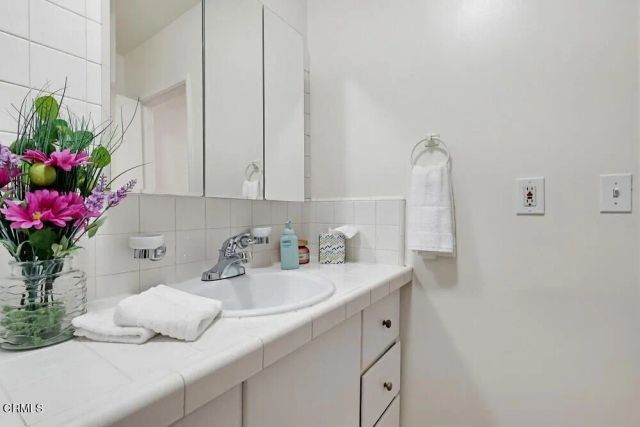 1608 N Grand Oaks Avenue, Pasadena, CA 91104