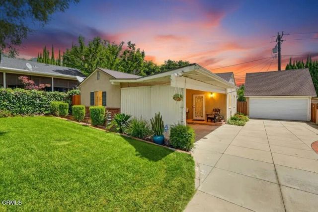 1608 N Grand Oaks Avenue, Pasadena, CA 91104