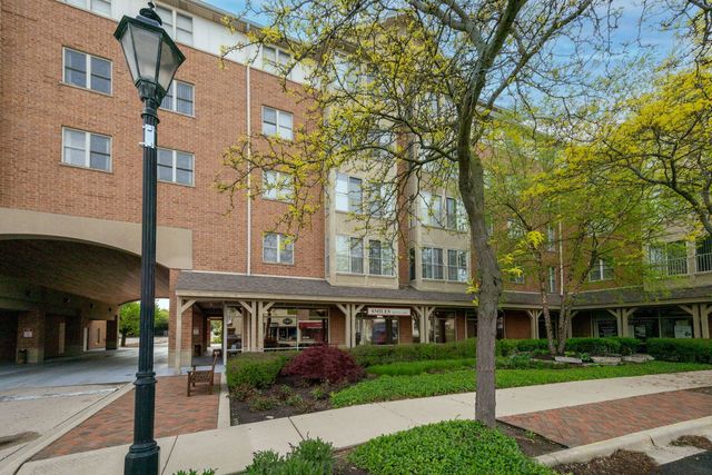 100 N Bokelman Street 330, Roselle, IL 60172