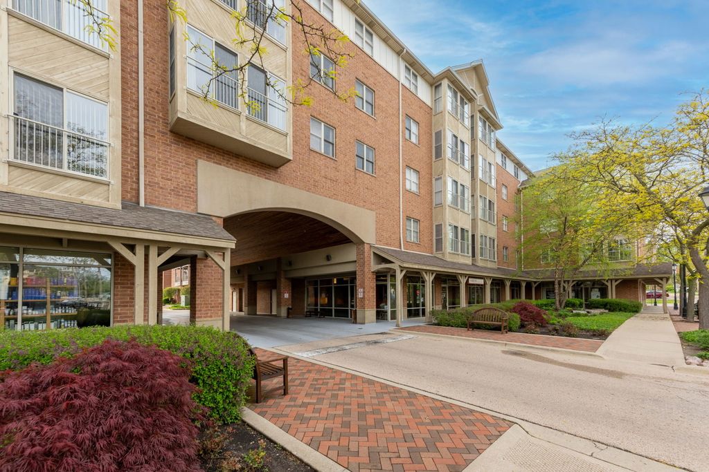 100 N Bokelman Street 330, Roselle, IL 60172