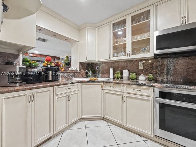 7961 W 6th Ave, Hialeah, FL 33014
