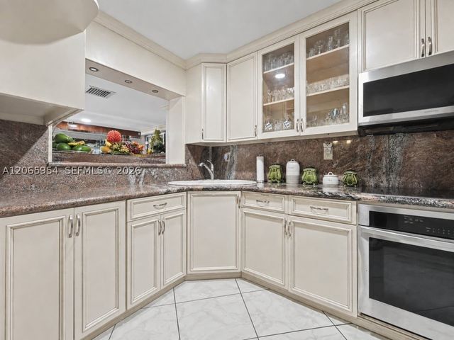 7961 W 6th Ave, Hialeah, FL 33014