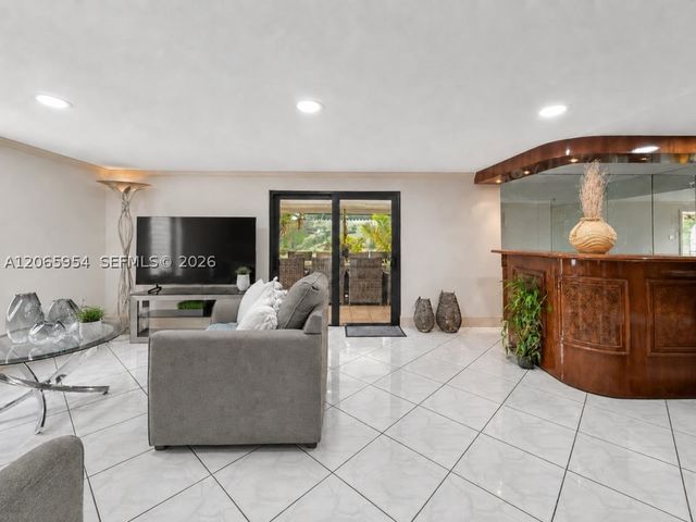 7961 W 6th Ave, Hialeah, FL 33014