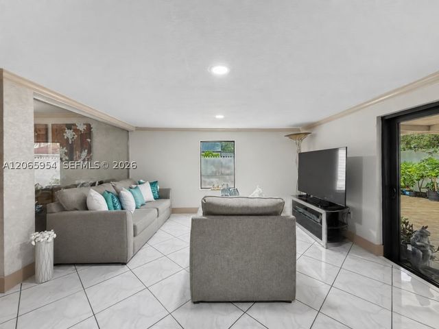 7961 W 6th Ave, Hialeah, FL 33014