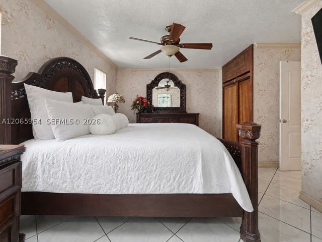 7961 W 6th Ave, Hialeah, FL 33014