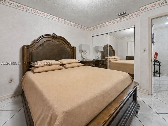 7961 W 6th Ave, Hialeah, FL 33014
