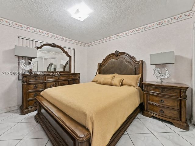 7961 W 6th Ave, Hialeah, FL 33014