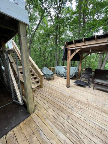 1056 Talking Rocks Road, Branson West, MO 65737