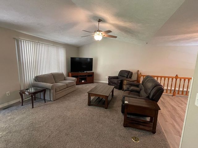1056 Talking Rocks Road, Branson West, MO 65737