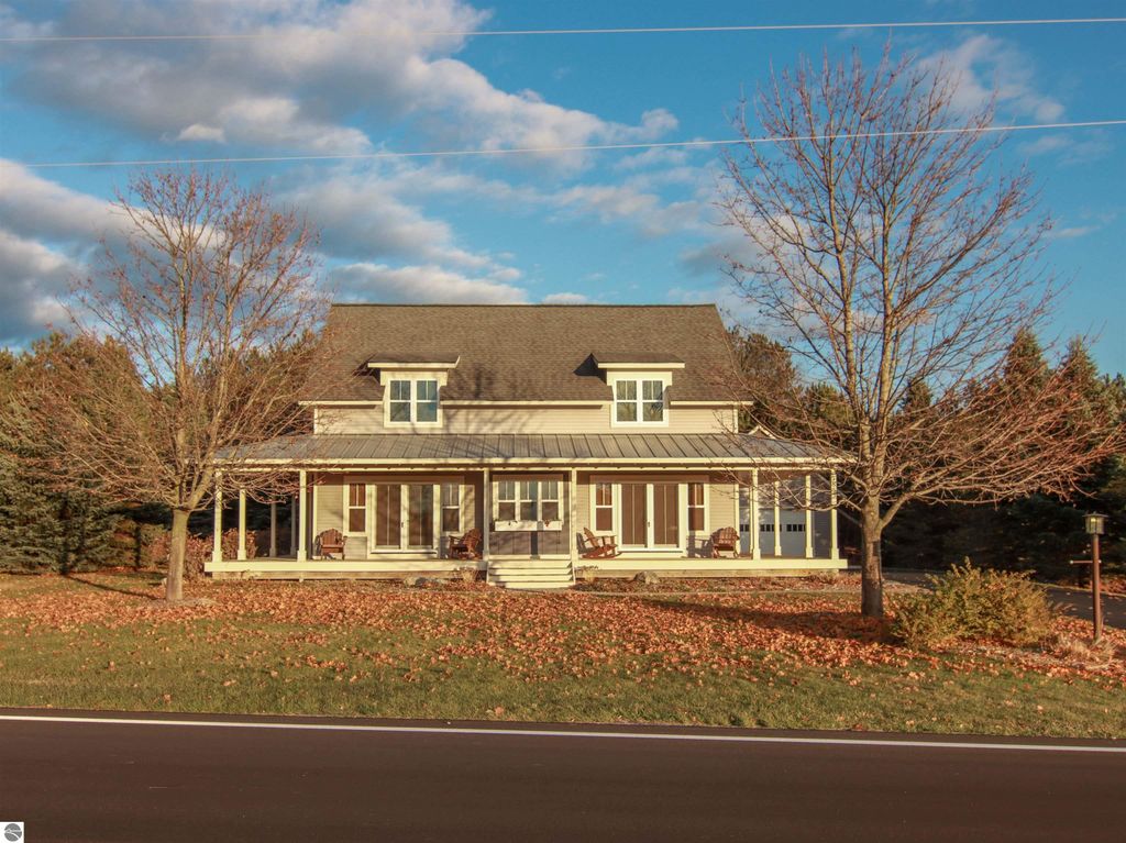 Image 2 of property listing at 7855 Keewenaw Drive, Thompsonville, MI 49683