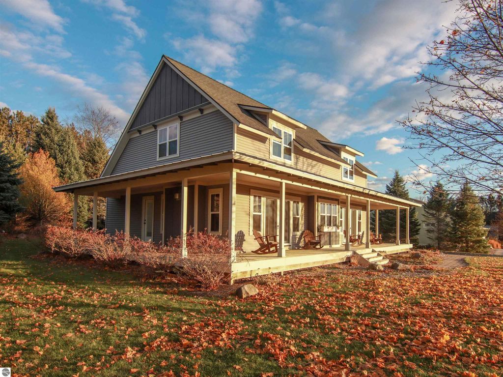 Image 3 of property listing at 7855 Keewenaw Drive, Thompsonville, MI 49683