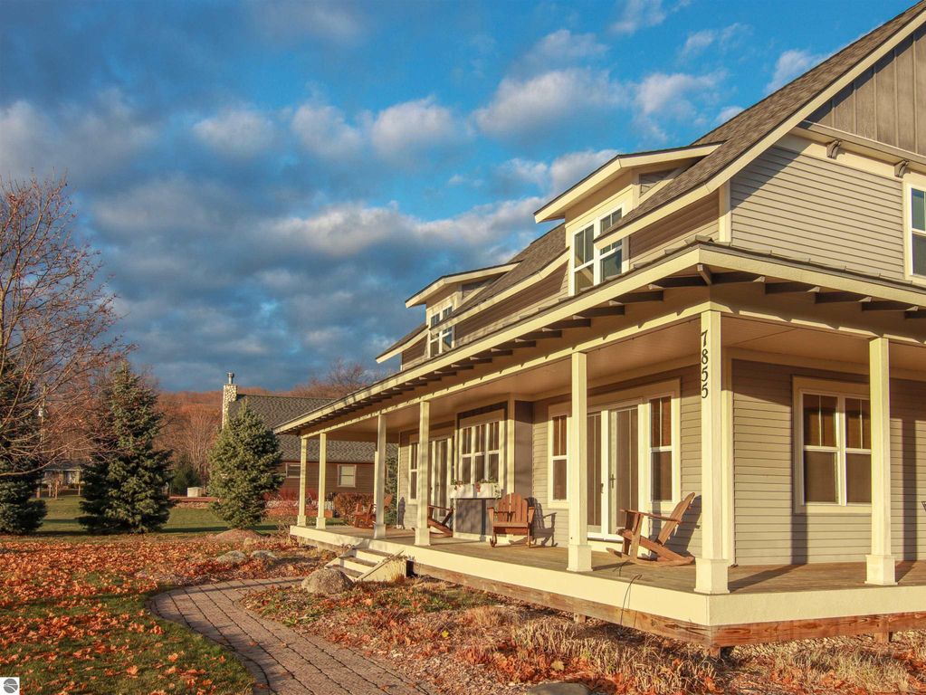 Image 39 of property listing at 7855 Keewenaw Drive, Thompsonville, MI 49683