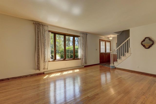 2207 S GLADYS AVENUE, Appleton, WI 54915