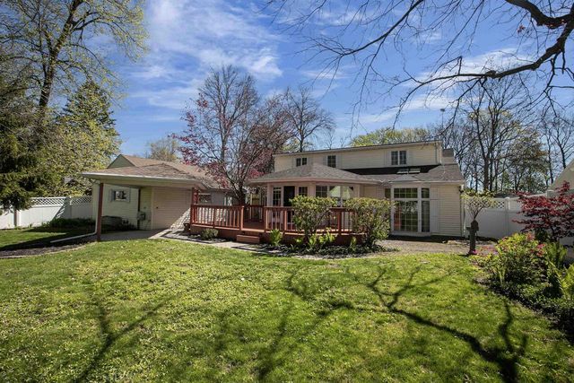 2207 S GLADYS AVENUE, Appleton, WI 54915