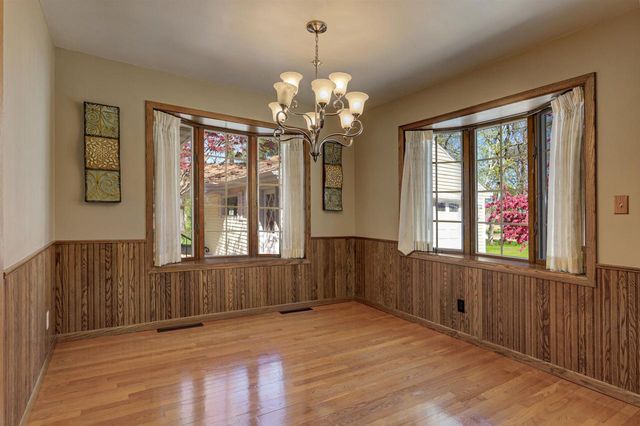 2207 S GLADYS AVENUE, Appleton, WI 54915