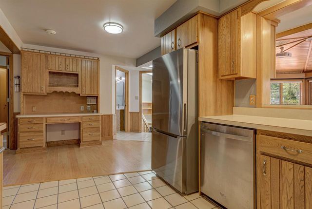 2207 S GLADYS AVENUE, Appleton, WI 54915