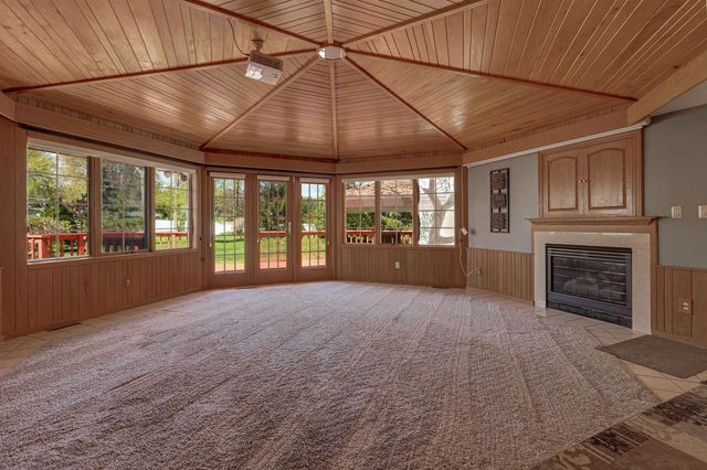 2207 S GLADYS AVENUE, Appleton, WI 54915