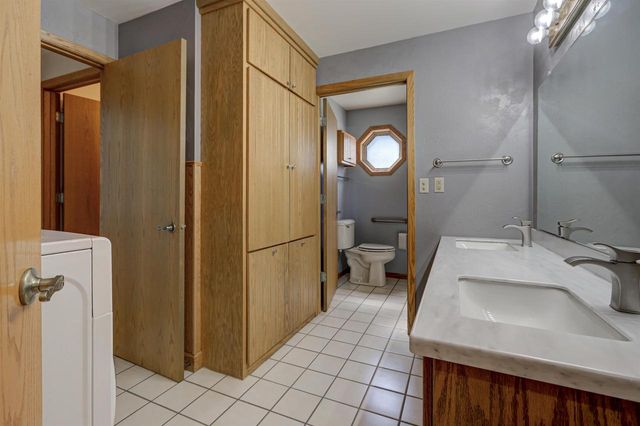 2207 S GLADYS AVENUE, Appleton, WI 54915