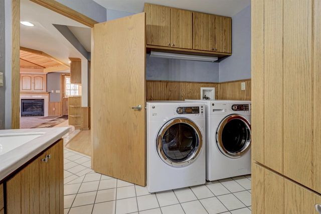 2207 S GLADYS AVENUE, Appleton, WI 54915