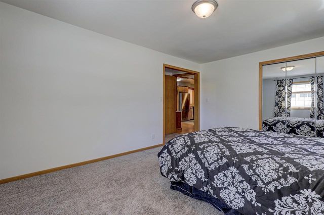 2207 S GLADYS AVENUE, Appleton, WI 54915