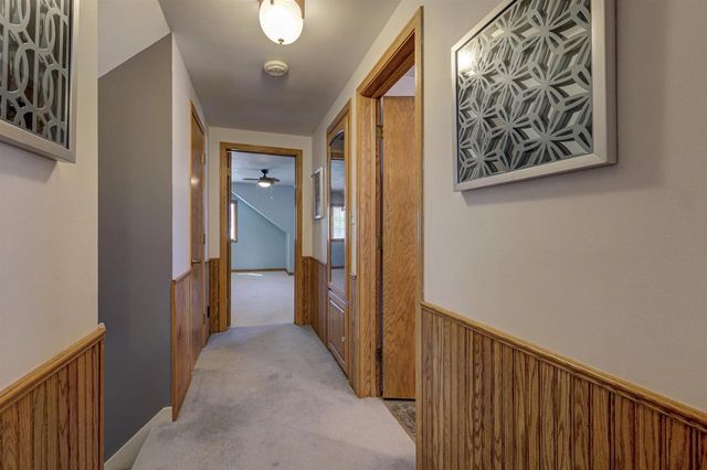 2207 S GLADYS AVENUE, Appleton, WI 54915