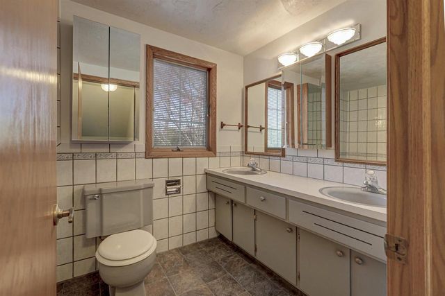 2207 S GLADYS AVENUE, Appleton, WI 54915