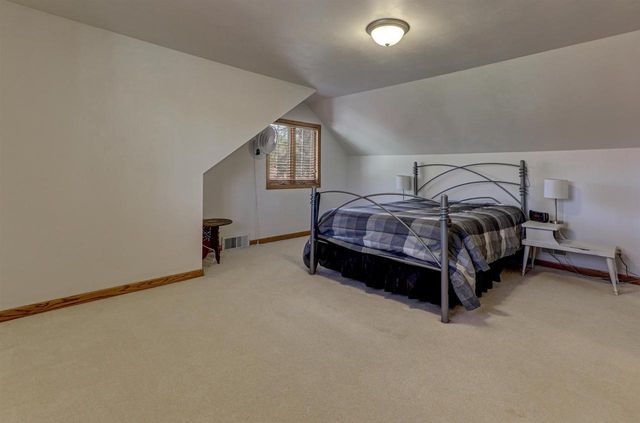2207 S GLADYS AVENUE, Appleton, WI 54915