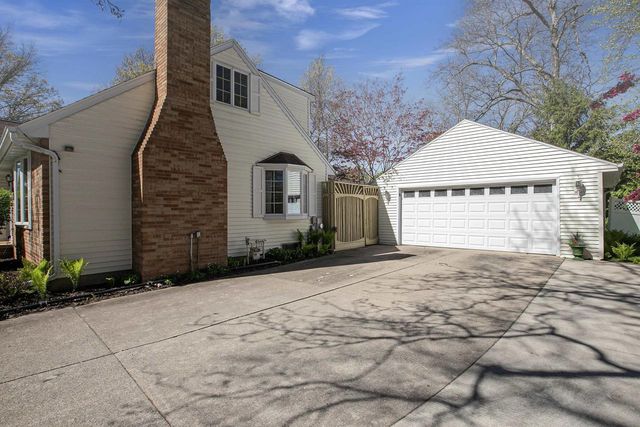 2207 S GLADYS AVENUE, Appleton, WI 54915
