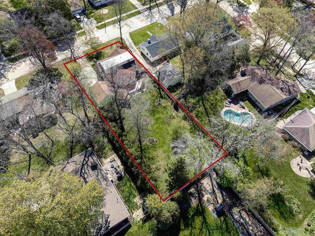 2207 S GLADYS AVENUE, Appleton, WI 54915