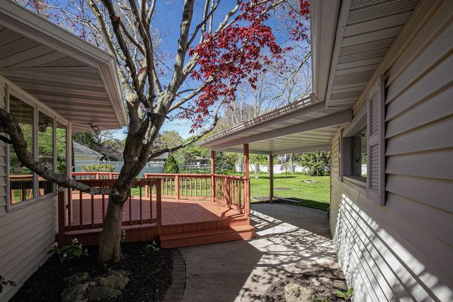 2207 S GLADYS AVENUE, Appleton, WI 54915