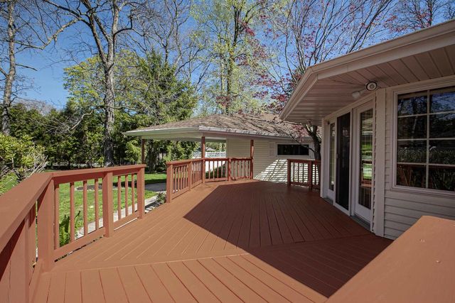 2207 S GLADYS AVENUE, Appleton, WI 54915