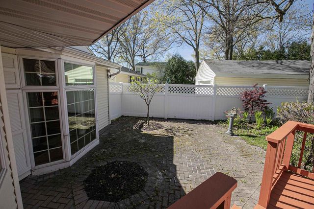 2207 S GLADYS AVENUE, Appleton, WI 54915