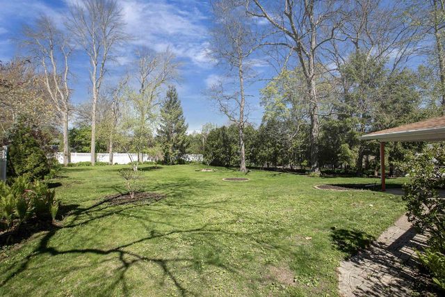 2207 S GLADYS AVENUE, Appleton, WI 54915