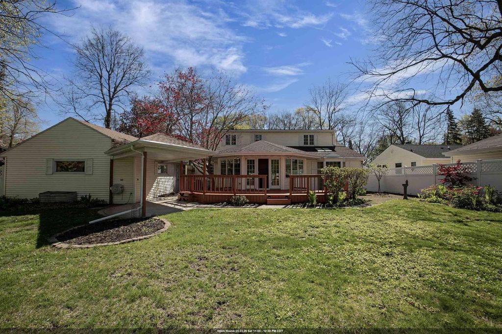2207 S GLADYS AVENUE, Appleton, WI 54915