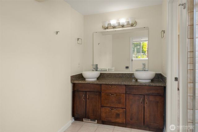 16204 Main Street, Bellevue, WA 98008
