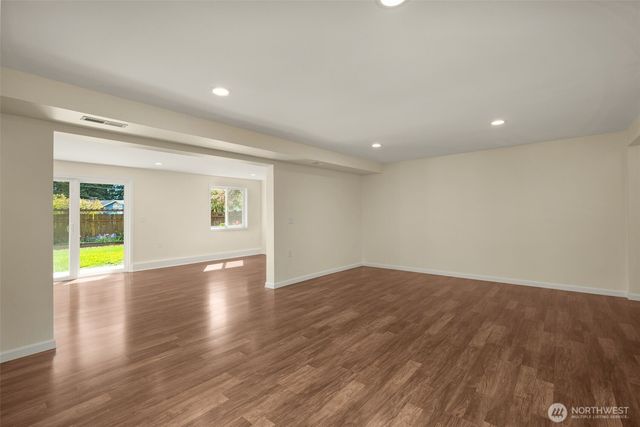 16204 Main Street, Bellevue, WA 98008