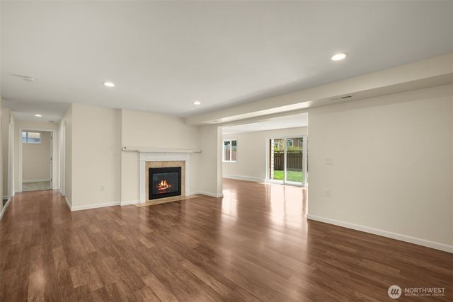 16204 Main Street, Bellevue, WA 98008