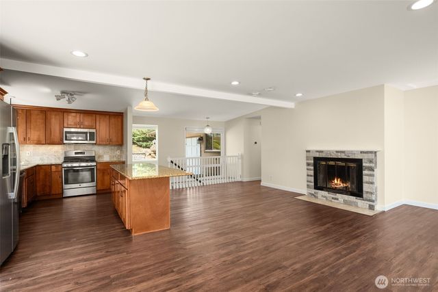 16204 Main Street, Bellevue, WA 98008