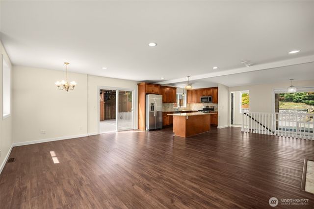 16204 Main Street, Bellevue, WA 98008