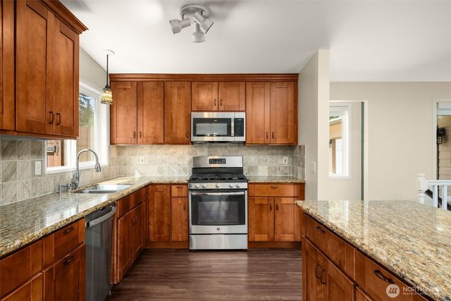 16204 Main Street, Bellevue, WA 98008