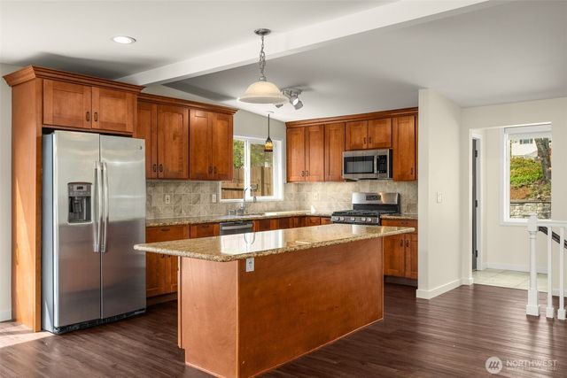 16204 Main Street, Bellevue, WA 98008